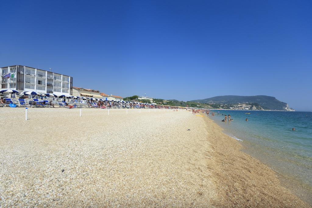 Il Conero Mare Aparthotel Numana Exterior photo