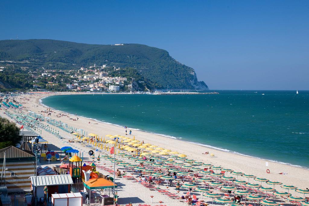Il Conero Mare Aparthotel Numana Exterior photo