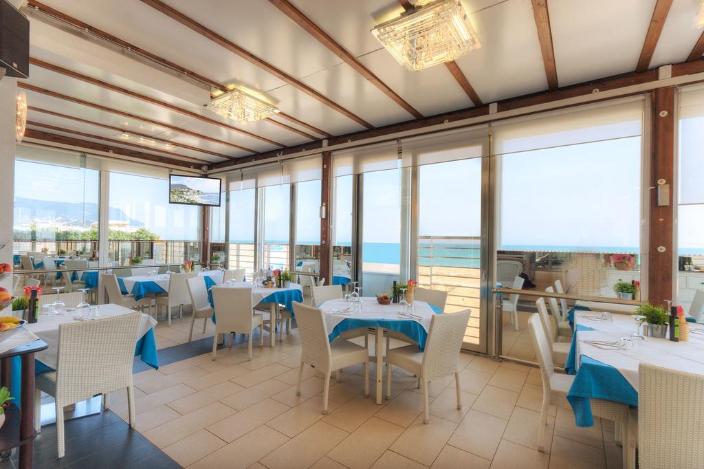 Il Conero Mare Aparthotel Numana Exterior photo