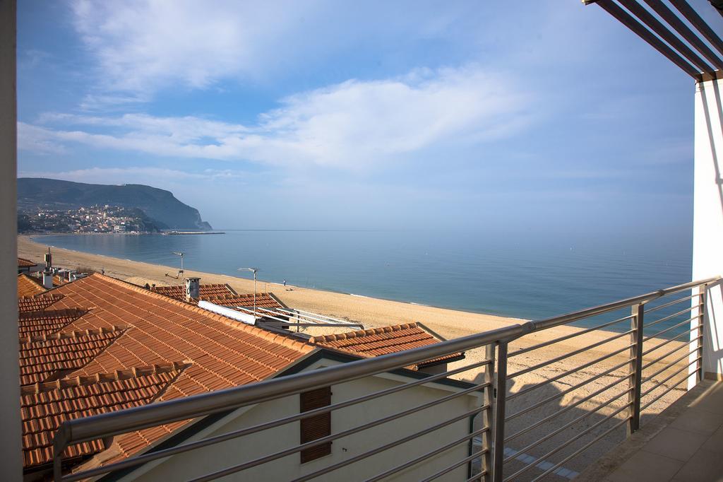 Il Conero Mare Aparthotel Numana Exterior photo